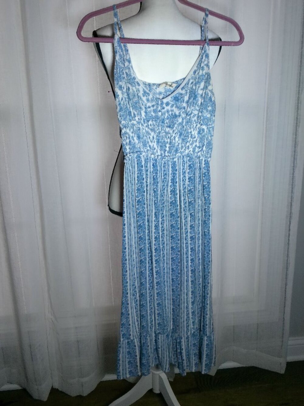 BLUSH Sleeveless V-Neck Elastic Waist White w/Blue Floral Stripe Midi Dress M